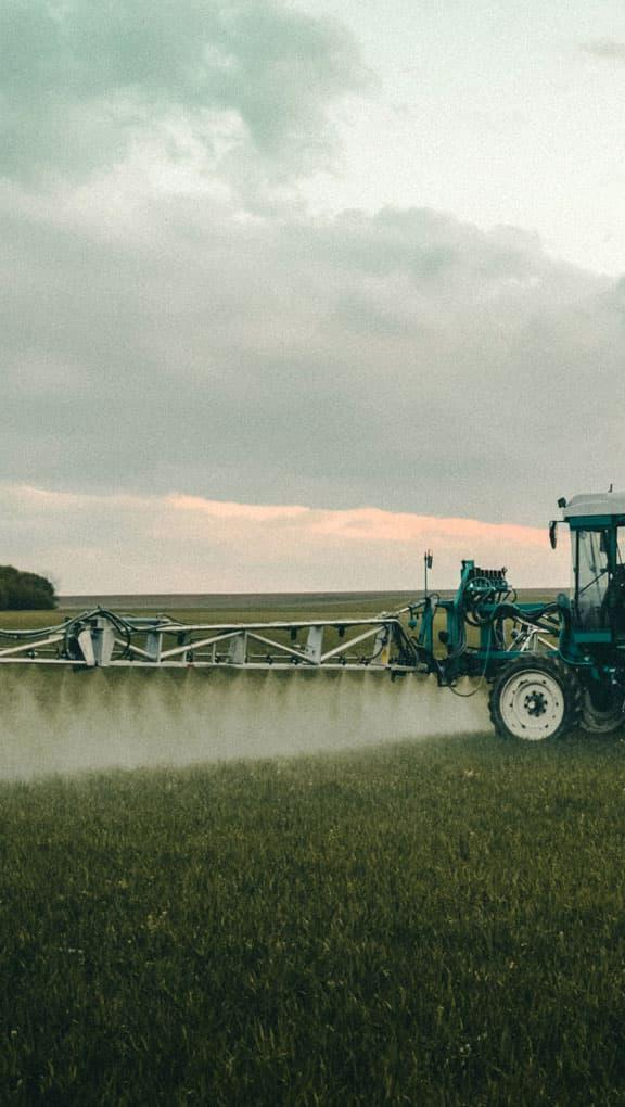 El kit de dirección automática FJD AT1 ayuda a los agricultores a reducir el desperdicio de insumos agrícolas como pesticidas y fertilizantes, reducir los costos de producción y proteger el medio ambiente ecológico mediante una planificación precisa de la ruta de operación.