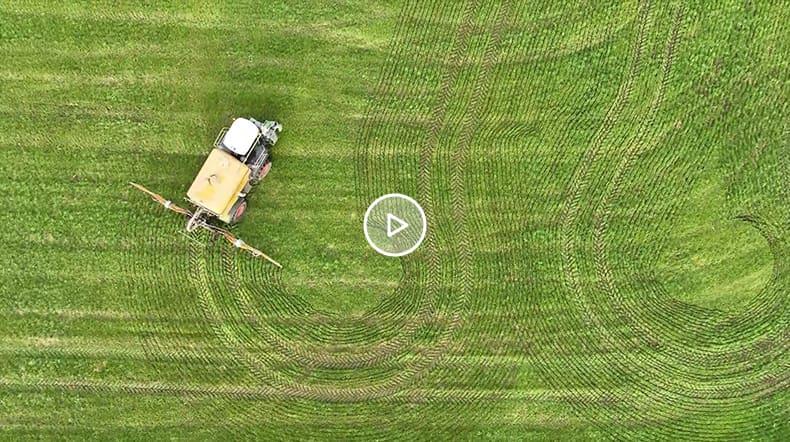A UK farmer used FJD AT1's basic u-turn feature to fertilize hilly terrain. This feature automatically turns the tractor around, freeing the his hands and improving safety and efficiency in the process.
