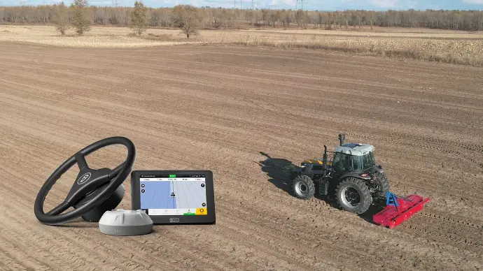 The AT2 offers precise navigation for agricultural machinery, utilizing GNSS and RTK technology to ensure a high accuracy of 2.5cm on varied terrains